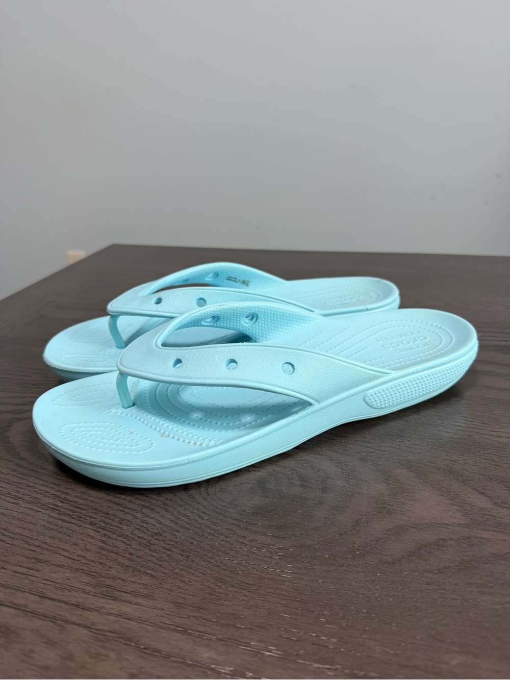 Crocs Men’s Classic Flip Flop Sandal Arctic Blue Comfort Size 12